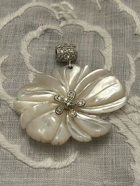 Ross Simons 925 Sterling Silver Mother Of Pearl MOP Flower Pendant Marked